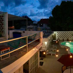 Moloch Hostel&suites Herberg